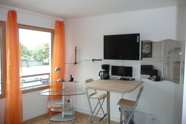 Bureau + TV + DVD + plan bar